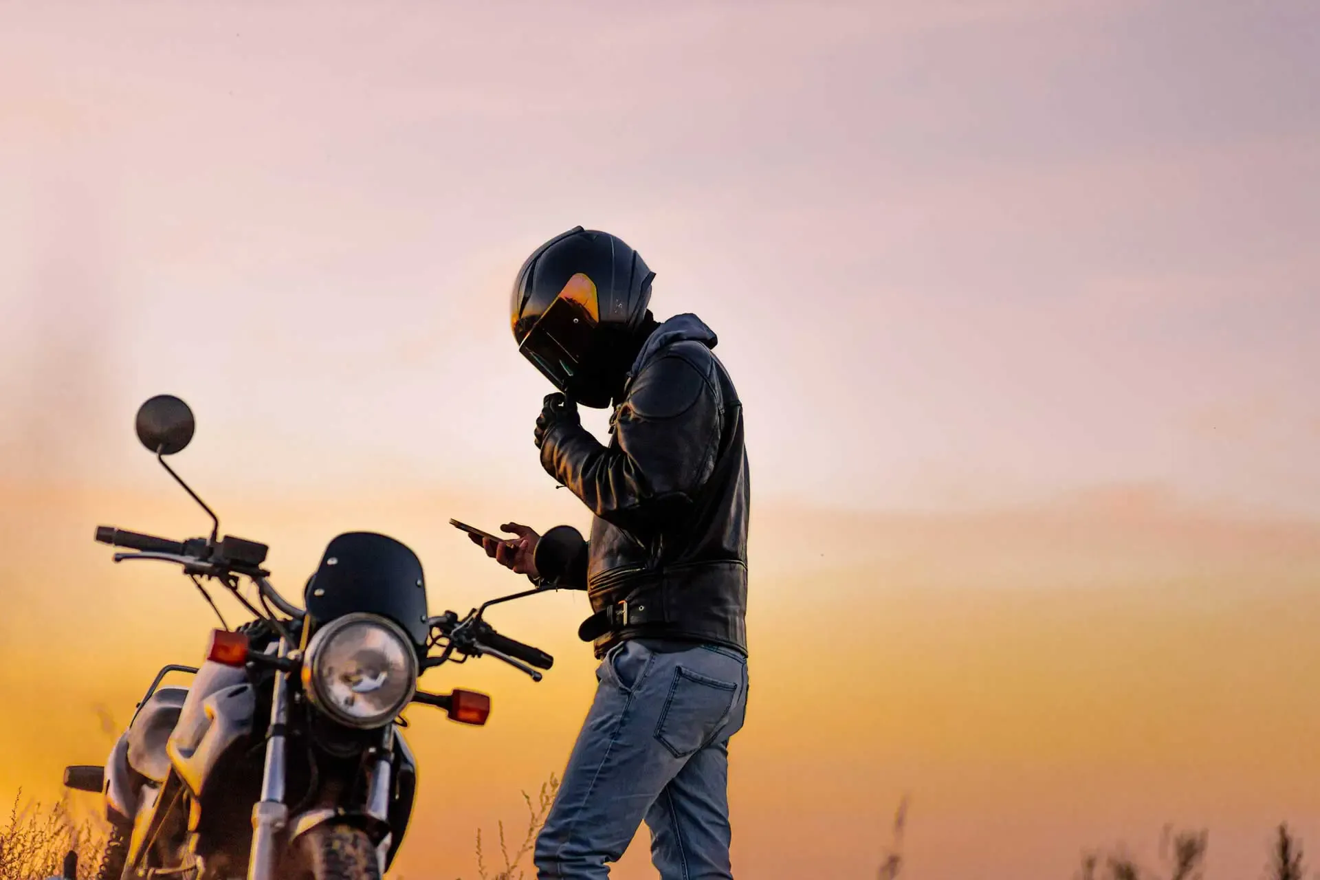 Comparing motorcycle insurance policies in Spain 2026